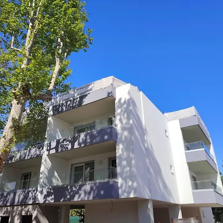Stylish Flat With Terrace For Your In * Bibione